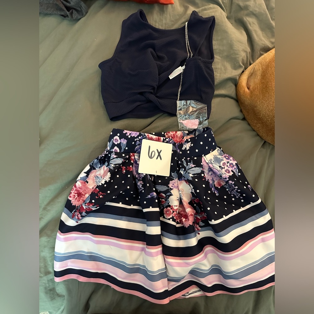 Skirt with crop top and necklace